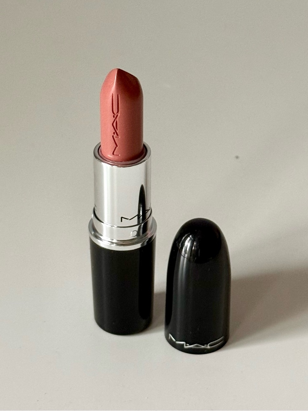 MAC Cosmetics LUSTREGLASS SHEER-SHINE LIPSTICK - THANKS, IT’S M.A.C! (Pink nude)